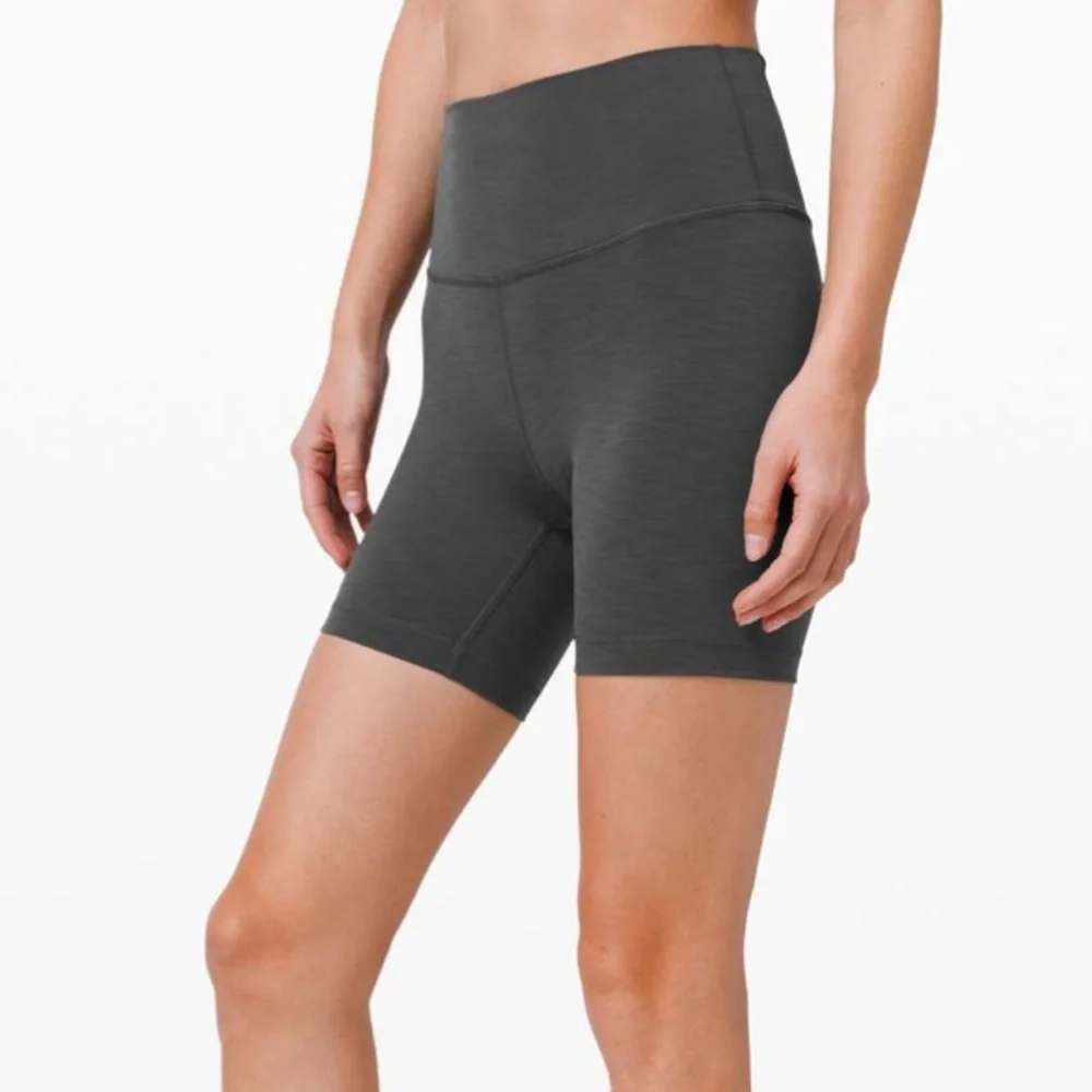 Lululemon Wunder Train High-Rise Short 6” in Heathered Graphite Grey Size 2